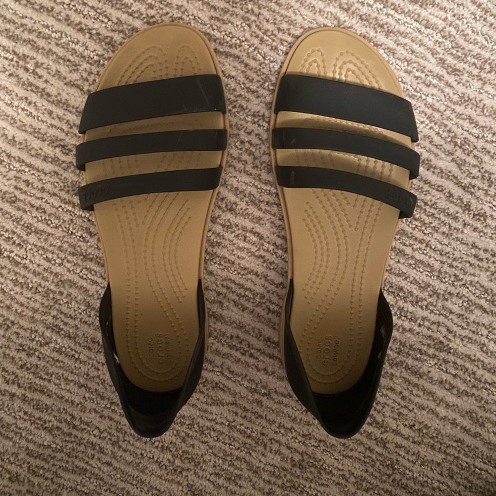 Croc flats